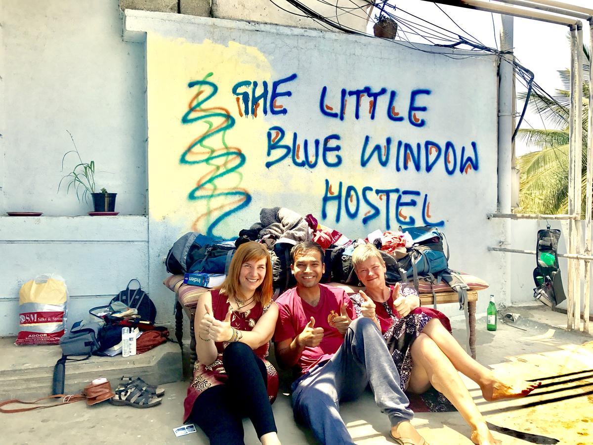 The Little Blue Window Hostel Bangalore Exterior foto